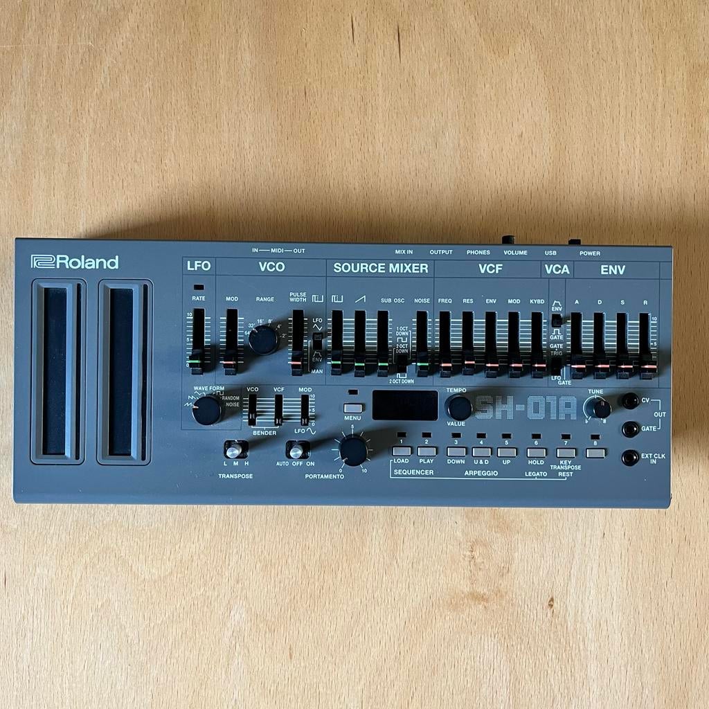 Roland SH-01A Boutique Synthesizer, Muziek en Instrumenten, Synthesizers, Roland, Zo goed als nieuw, Met midi-aansluiting, Overige aantallen