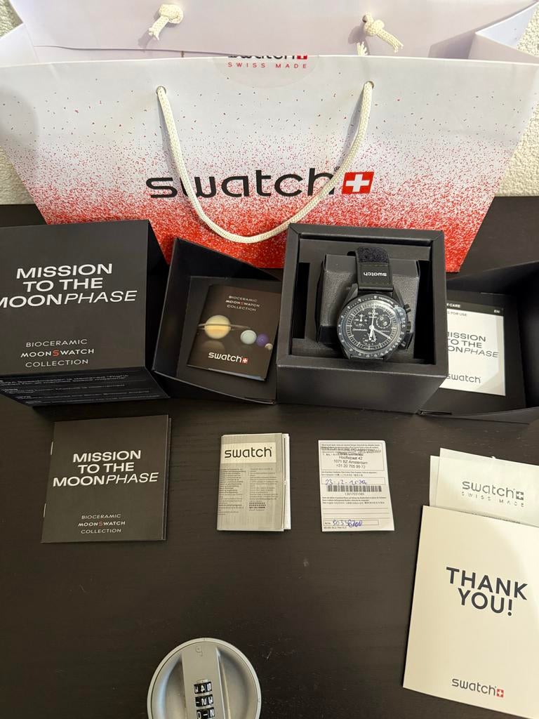 Swatch x Omega Moonswatch Mission to the Moonphase Snoopy, Kunststof, Polshorloge, Nieuw, Ophalen of Verzenden