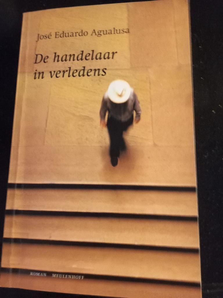José Eduardo Agualusa - De handelaar in verledens, Ophalen of Verzenden, Zo goed als nieuw, José Eduardo Agualusa
