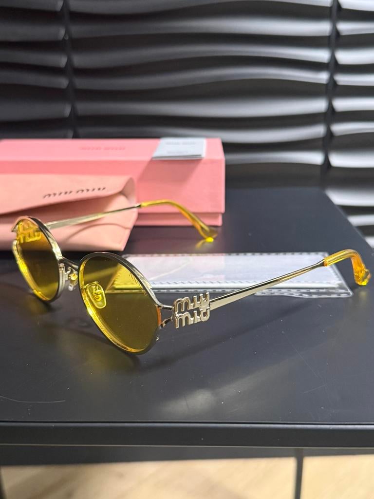 MIU MIU zonnebril dames nieuw, Sieraden, Tassen en Uiterlijk, Zonnebrillen en Brillen | Dames, Overige merken, Zonnebril, Overige kleuren