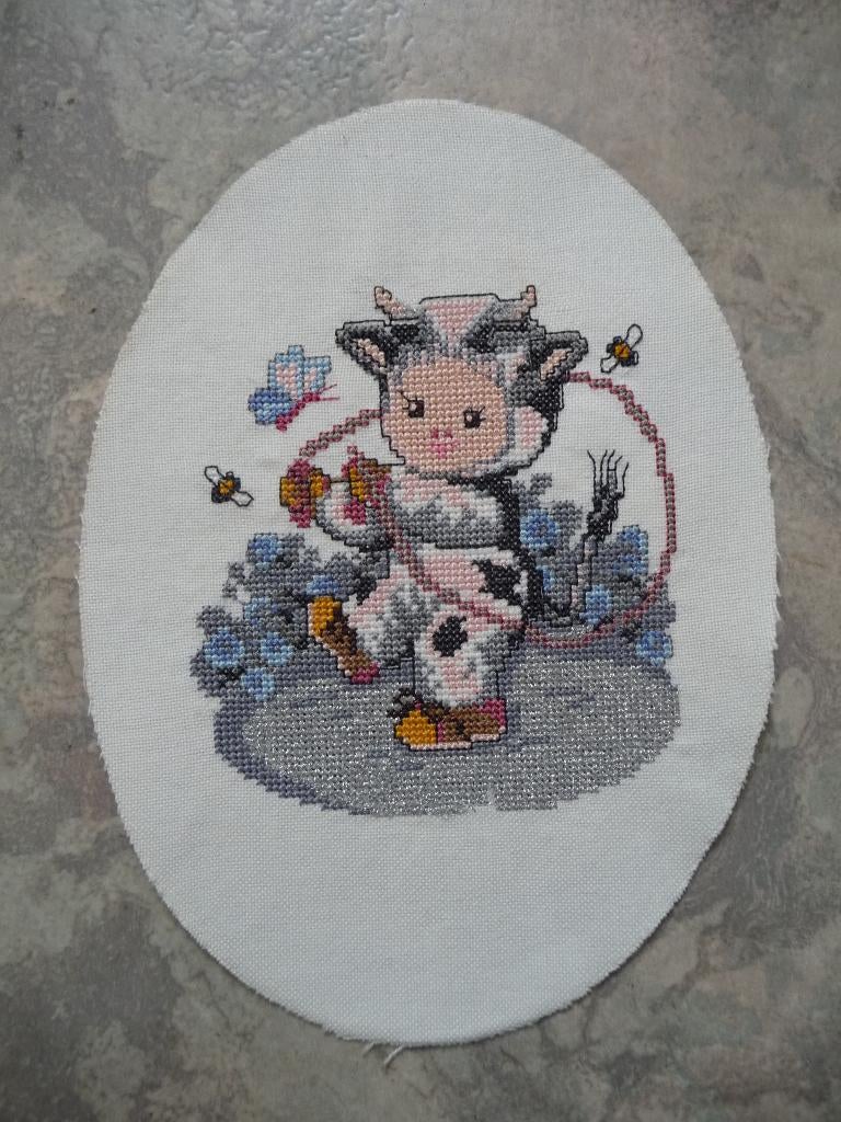 Borduurwerk "Koetje", Hobby en Vrije tijd, Ophalen of Verzenden, Zo goed als nieuw, Handborduren, Onderdeel of Toebehoren