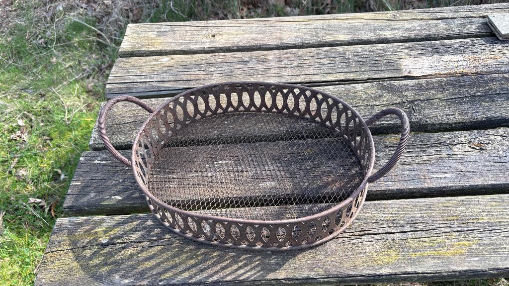 Gietijzer mandje, Overige materialen, Gebruikt, Mand, Ophalen of Verzenden