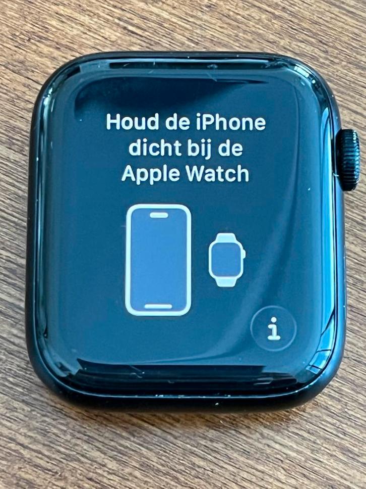 Apple Watch SE (GPS) 2de generatie, Sieraden, Tassen en Uiterlijk, Smartwatches, Zo goed als nieuw, iOS, Zwart, GPS, Waterdicht