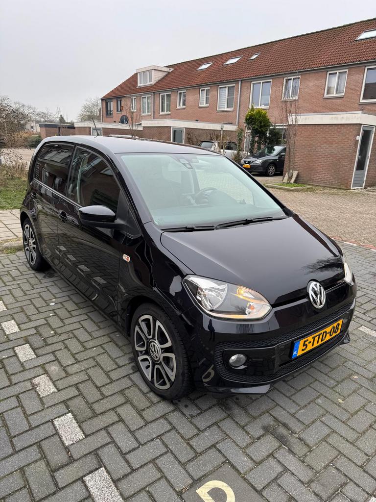 Vw up in superstaat!, Stof, Metallic lak, Handgeschakeld, Particulier