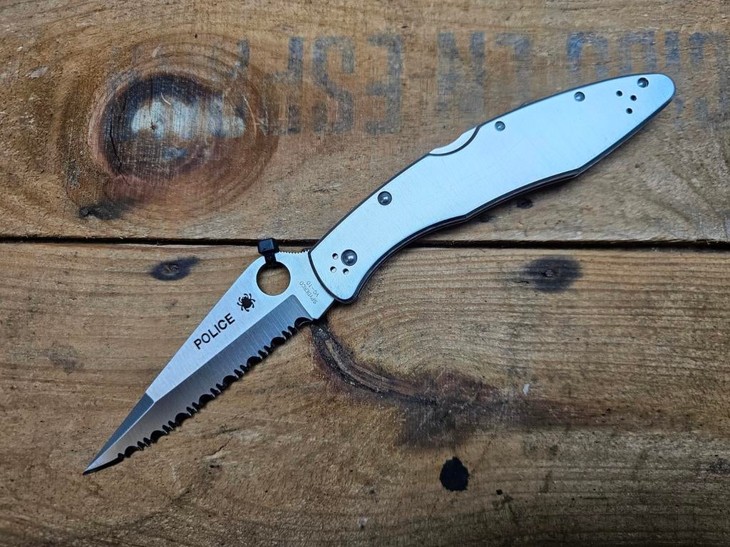 Spyderco Police C07S serrated zakmes, Verzamelen, Militaria | Algemeen, Ophalen of Verzenden, Overige soorten, Mes of Dolk