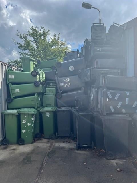 2033. Partij kliko 's / container / prullenbak, Ophalen, Kunststof, Gebruikt, 40 liter of meer