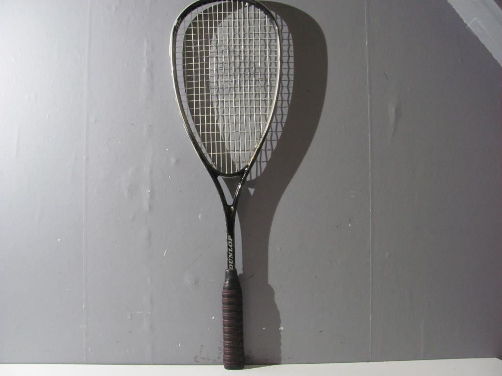 Squashracket van Dunlop pulsar quest met goede bespanning, Ophalen of Verzenden, Zo goed als nieuw, Racket, Met hoes