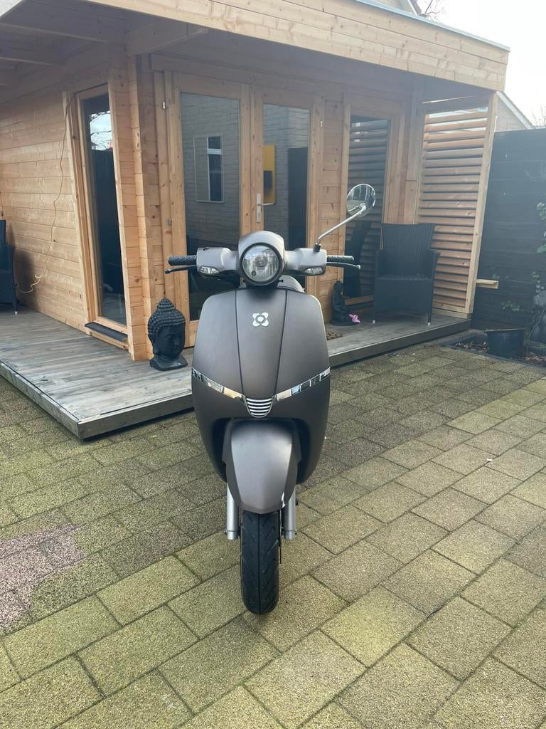 Agm supreme/ Kleur: Titanium/ geel kenteken, Ophalen, Zo goed als nieuw, Overige merken