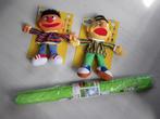 Bert en Ernie van Sesamstraat handpoppen plus poppenkast, Ophalen of Verzenden, Zo goed als nieuw