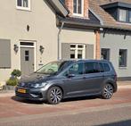 Volkswagen Touran R-line 5p 4 TSI 110KW 2017 Grijs, Auto's, Voorwielaandrijving, 74 €/maand, 4 cilinders, Alcantara