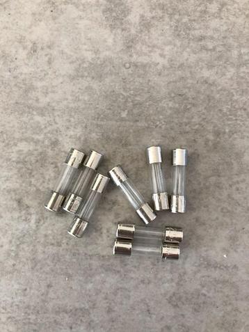 Zekeringen 20x5mm F en T beschikbaar voor biedingen