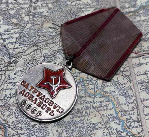 Medaille “Voor Uitmuntend Arbeid”, Verzamelen, Militaria | Algemeen, Lintje, Medaille of Wings, Ophalen of Verzenden