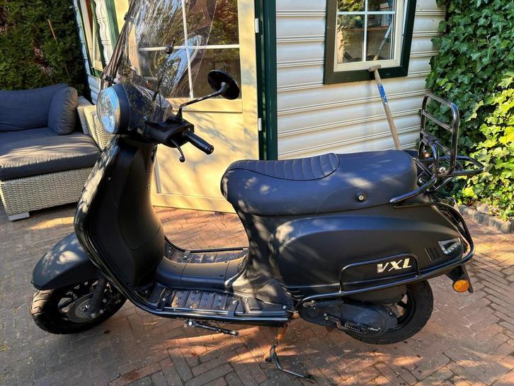 Scooter killerbee Fast Luxury Led Edition, Fietsen en Brommers, Scooters | Overige merken, Gebruikt, Maximaal 45 km/u, Benzine