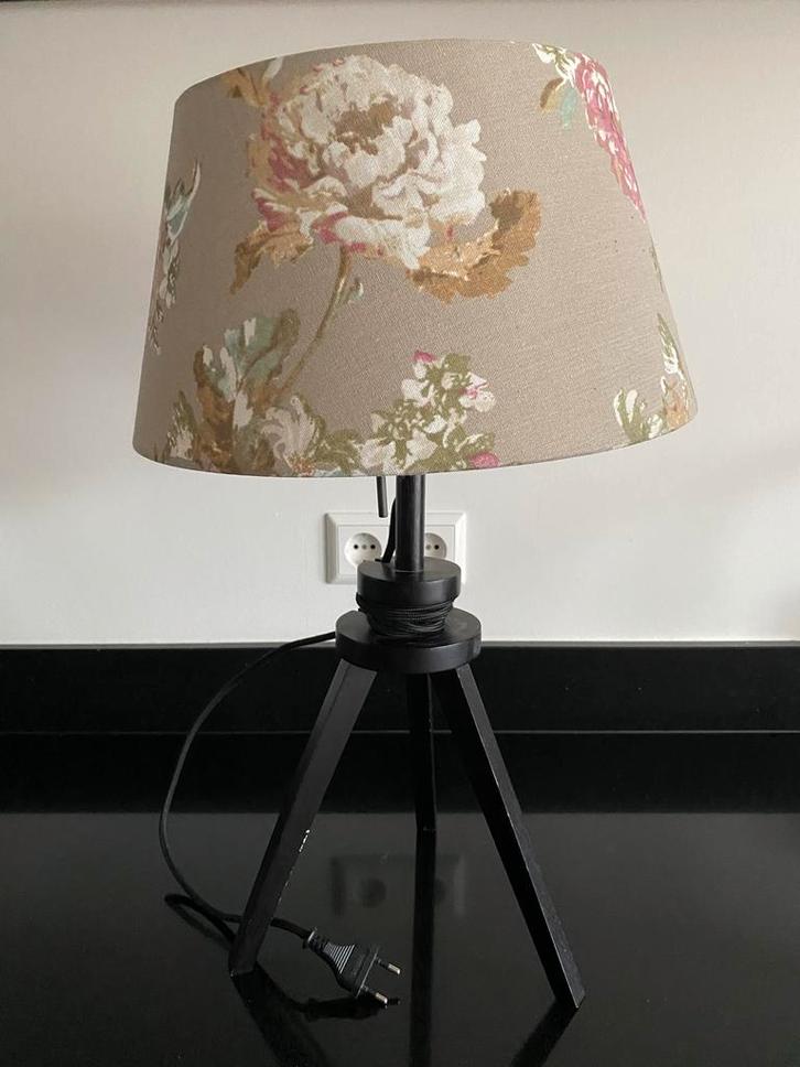 Dimbare lamp met bloemenkap, Huis en Inrichting, Lampen | Tafellampen, Gebruikt, 50 tot 75 cm, Stof, Ophalen