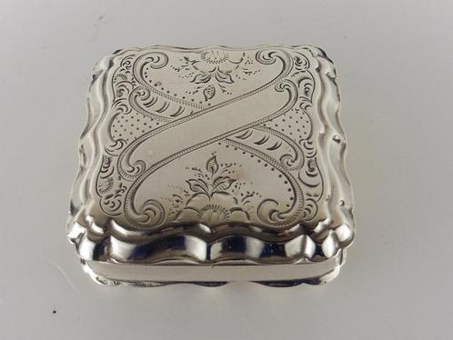 Zilveren pillendoosje                                   Z147, Antiek en Kunst, Antiek | Goud en Zilver, Zilver, Ophalen of Verzenden