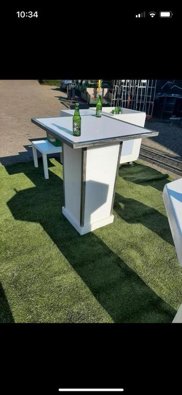 Statafels beschikbaar voor biedingen