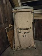 brocante zinken wasmand of prullenbak met postzak, Ophalen