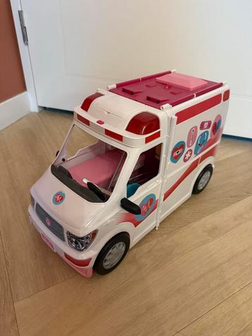 Barbie Ambulance & Kliniek met Licht en Geluid beschikbaar voor biedingen
