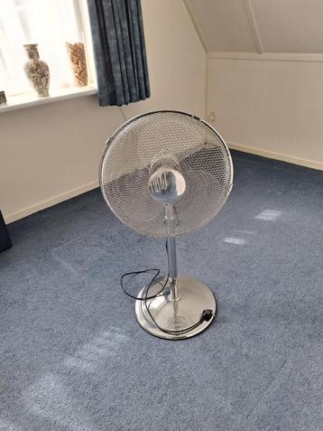 Chromen statiefventilator 3 standen beschikbaar voor biedingen