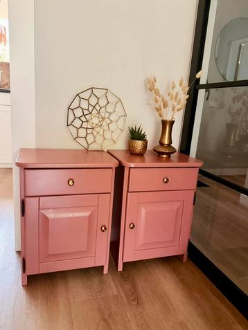 Recent vernieuwde nachtkastjes (eiken fronten) beschikbaar voor biedingen