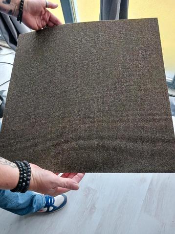 Bruine Vloertegels (80-90m2) in Goede Staat beschikbaar voor biedingen