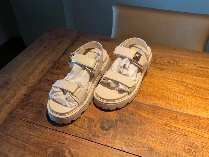 Dames sandaal/ cremekleur/ steve madden/ maat 42, Kleding | Dames, Schoenen, Zo goed als nieuw, Sandalen of Muiltjes, Beige, Verzenden