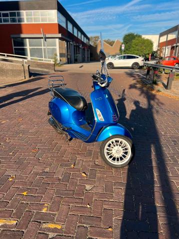 Vespa sprint beschikbaar voor biedingen