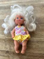 Vintage Kelly Mattel pop in gebloemde badpakje en geel rokje, Ophalen of Verzenden, Gebruikt, Pop