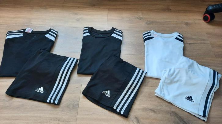 Adidas sportskleding 3 sets maat 152 voetbalshirts shorts, Kinderen en Baby's, Kinderkleding | Maat 152, Zo goed als nieuw, Jongen of Meisje