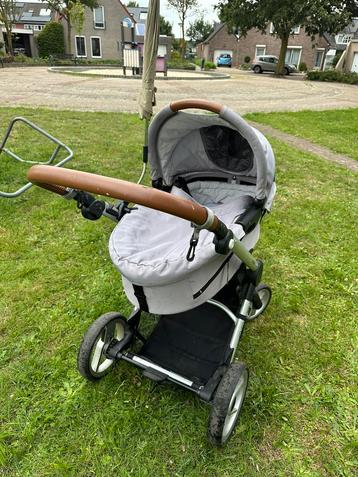 Luxe Mutsy kinderwagen beschikbaar voor biedingen