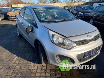 Snijdeel links-voor van een Kia Rio (3D) beschikbaar voor biedingen