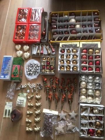 Kerstversiering, compleet voor een hele boom. beschikbaar voor biedingen