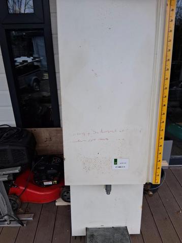 oud olie vat vintage beschikbaar voor biedingen