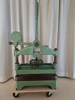 Kniehevelpers Karl Tränklein boekrestauratie en boekbinden, Hobby en Vrije tijd, Ophalen