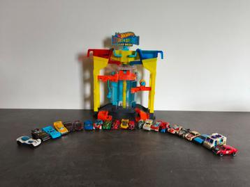 Hot Wheels Car Wash met 22 hot wheels auto's beschikbaar voor biedingen