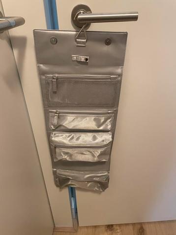 Grijze toilettas organizer La Prairie beschikbaar voor biedingen