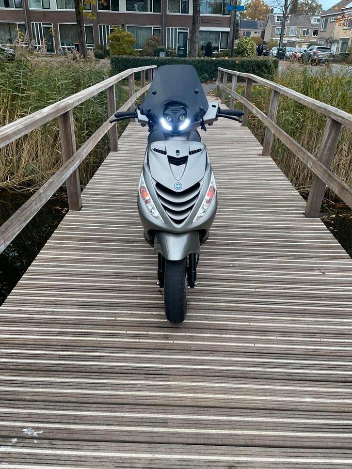 Nette piaggio Zip 50cc 2t 2015, Fietsen en Brommers, Scooters | Piaggio, Zo goed als nieuw, Zip, Tweetakt, Ophalen