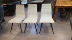 Partij van 56 witte leren stoelen met zwarte metalen poten, Ophalen, Huis en Inrichting