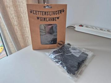 Letterslinger met extra letters beschikbaar voor biedingen