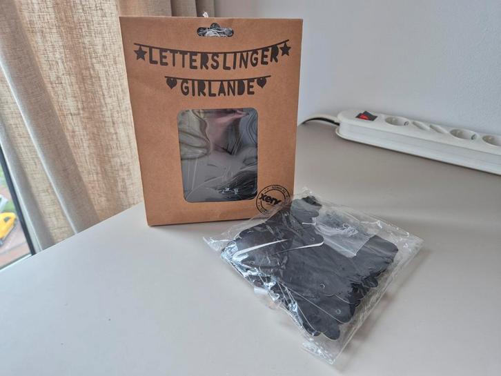 Letterslinger met extra letters, Hobby en Vrije tijd, Feestartikelen, Nieuw, Versiering, Verjaardag, Ophalen of Verzenden