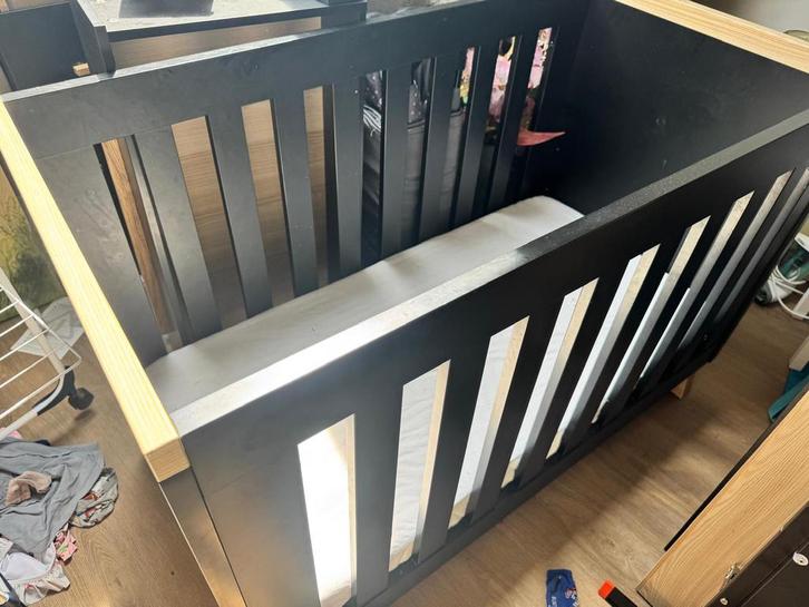 Babykamer , ledikant, commode en kledingkast, Kinderen en Baby's, Kinderkamer | Complete kinderkamers, Gebruikt, Jongetje of Meisje
