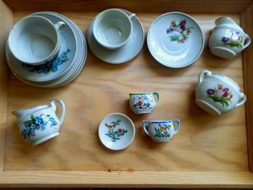 Dienblad vol Zweeds poppenservies en kinderservies beschikbaar voor biedingen