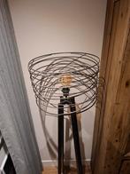 Moderne vloerlamp met metalen frame, Ophalen of Verzenden, Gebruikt, Modern