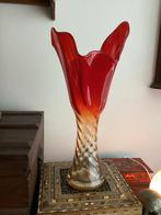 Mooie grote vintage rood glazen vaas., Huis en Inrichting, Woonaccessoires | Vazen, 50 tot 75 cm, Ophalen of Verzenden, Rood, Glas