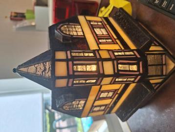Tiffany lamp beschikbaar voor biedingen
