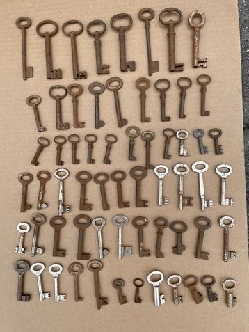 Oude sleutels van deur, kast, kist, slot, fiets, auto. beschikbaar voor biedingen