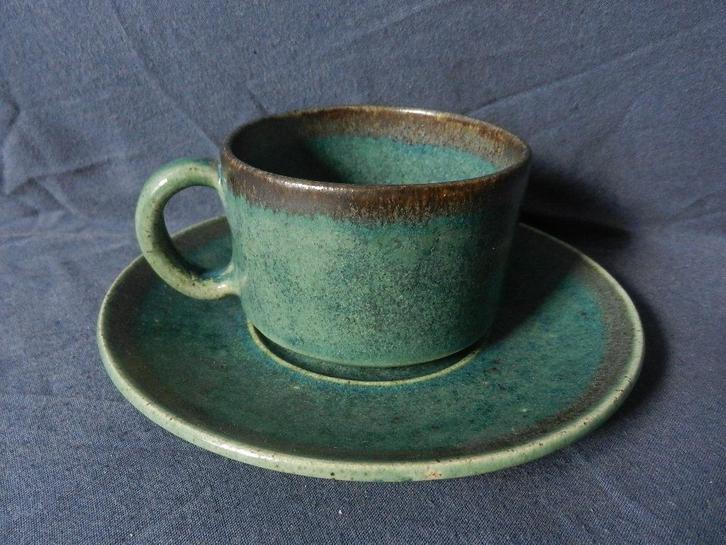 Zeer fraaie blauw groen bruine kop en schotel Zaalberg MINT, Antiek en Kunst, Antiek | Keramiek en Aardewerk, Ophalen of Verzenden
