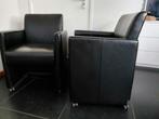 2 zwart leren stoeltjes op wieltjes, Huis en Inrichting, Fauteuils, Ophalen of Verzenden, Gebruikt