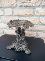 Mooie bewerkte schaal met twee kindjes eronder., Ophalen of Verzenden