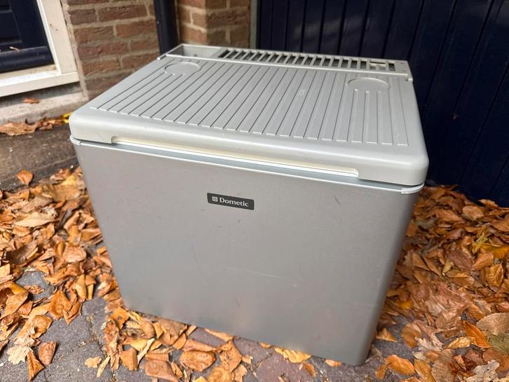 Dometic Koelbox - 12V, 220V & Gas, Caravans en Kamperen, Koelboxen, Gebruikt, Koelbox, Elektrisch, Ophalen